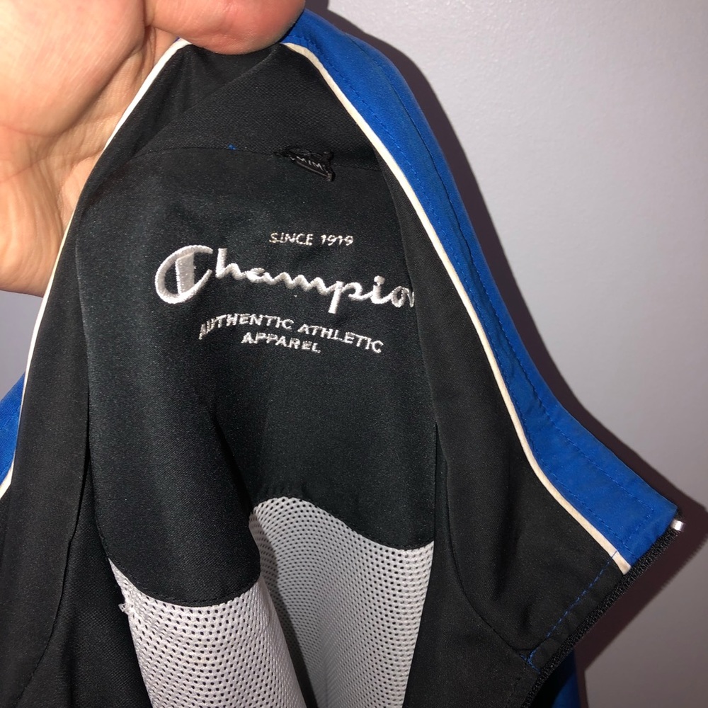 Champion - Picture 3 of 3